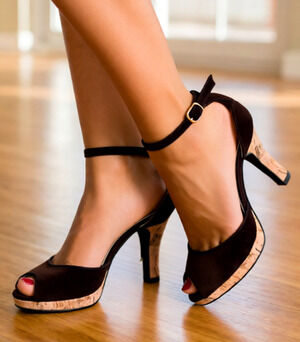 Antonio Melani strappy open toed milk chocolate brown suede shoes 7 NWOT
